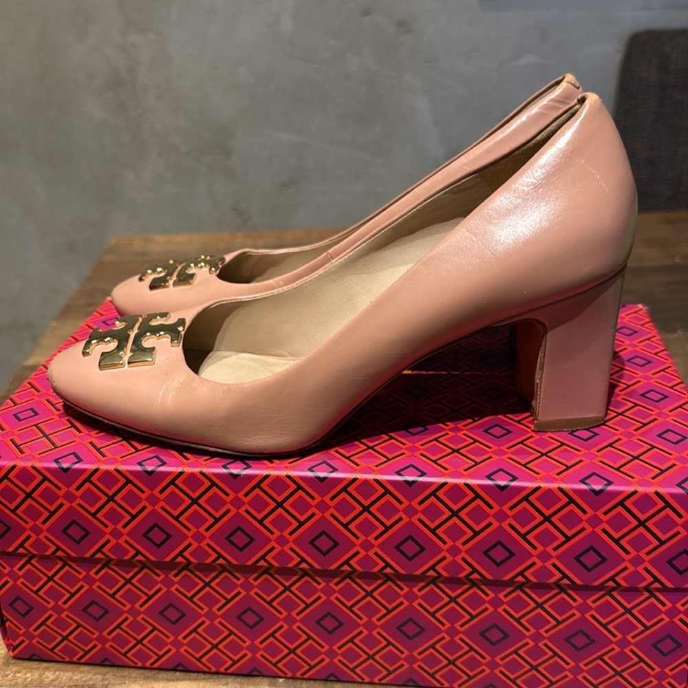 Tory Burch Raleigh 70mm Pumps – Blush Oak – Size 7.5